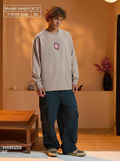 Model wearing oversized Demon Slayer Giyu T-shirt in light gray with jeans and sneakers